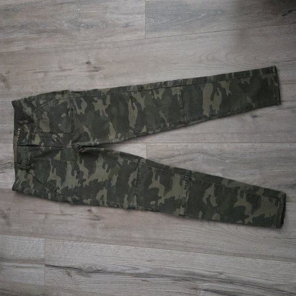 American Eagle Outfitters Denim - American Eagle Outfitters Camouflage Hi-Rise Jegging
